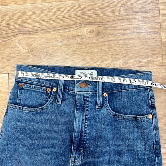 Madewell Classic Straight Jean in Size 27 - Picture 9 of 10
